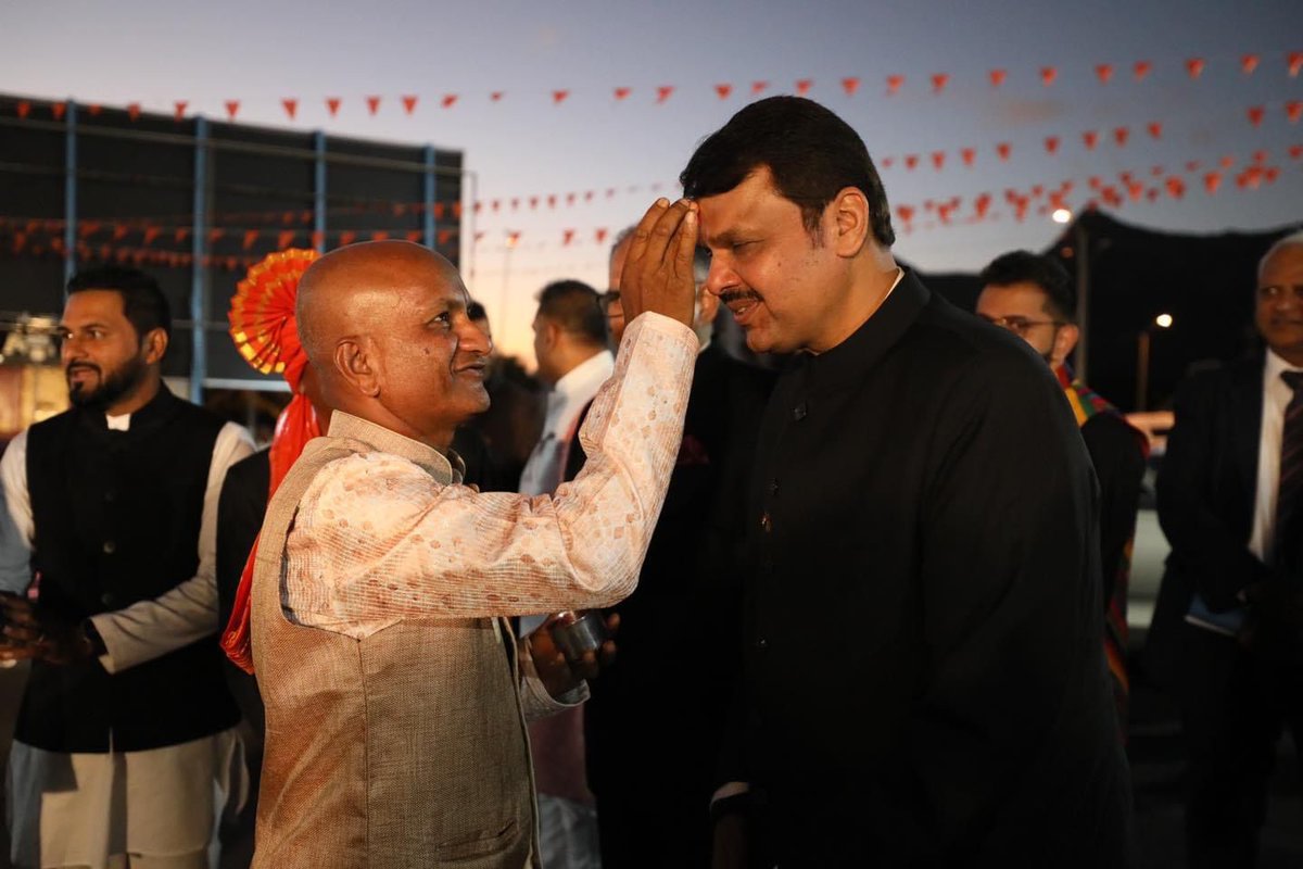 BJYM4Mumbai's tweet photo. Chhatrapati Shivaji Maharaj’s statue got installed 5000 kms away from His homeland, that too at the hands of the Hon’ble Prime Minister of Mauritius Shri @KumarJugnauth Ji, and Hon’ble DCM Shri @Dev_Fadnavis Ji and
#DevendraInMauritius #ShivajiDayInMauritius https://t.co/wpMGiOHP0p
