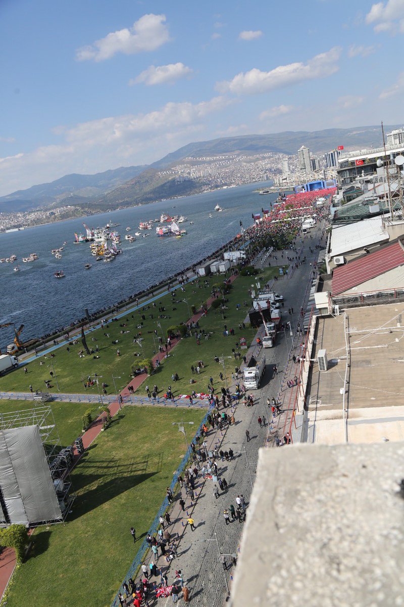 TMollaveisoglu's tweet photo. Erdoğan’ın İzmir mitingini an itibari ile nasıl manipüle ettiklerini paylaşıyorum.. 
Fotoğraflar anlık! https://t.co/uXUYdKaPFh