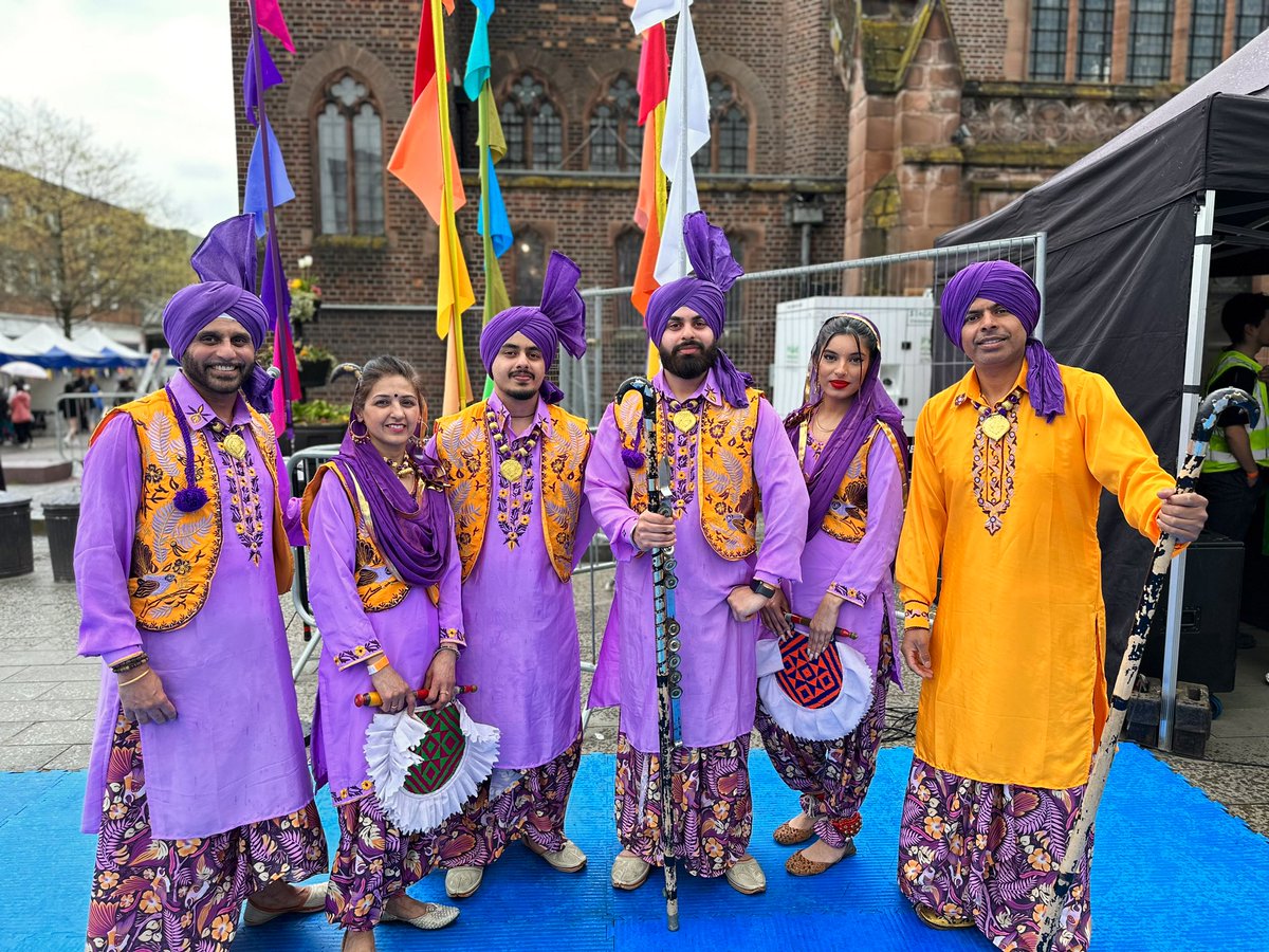 sthelenscouncil's tweet photo. We’re having a fantastic time in #StHelens town centre today for ‘One Amazing Day’. It’s great to see so many people joining in as we celebrate our year as @LpoolCityRegion’s #BoroughOfCulture. We’re here until 5pm - come say hi and join in on the fun! https://t.co/1HDRNf7Fxx