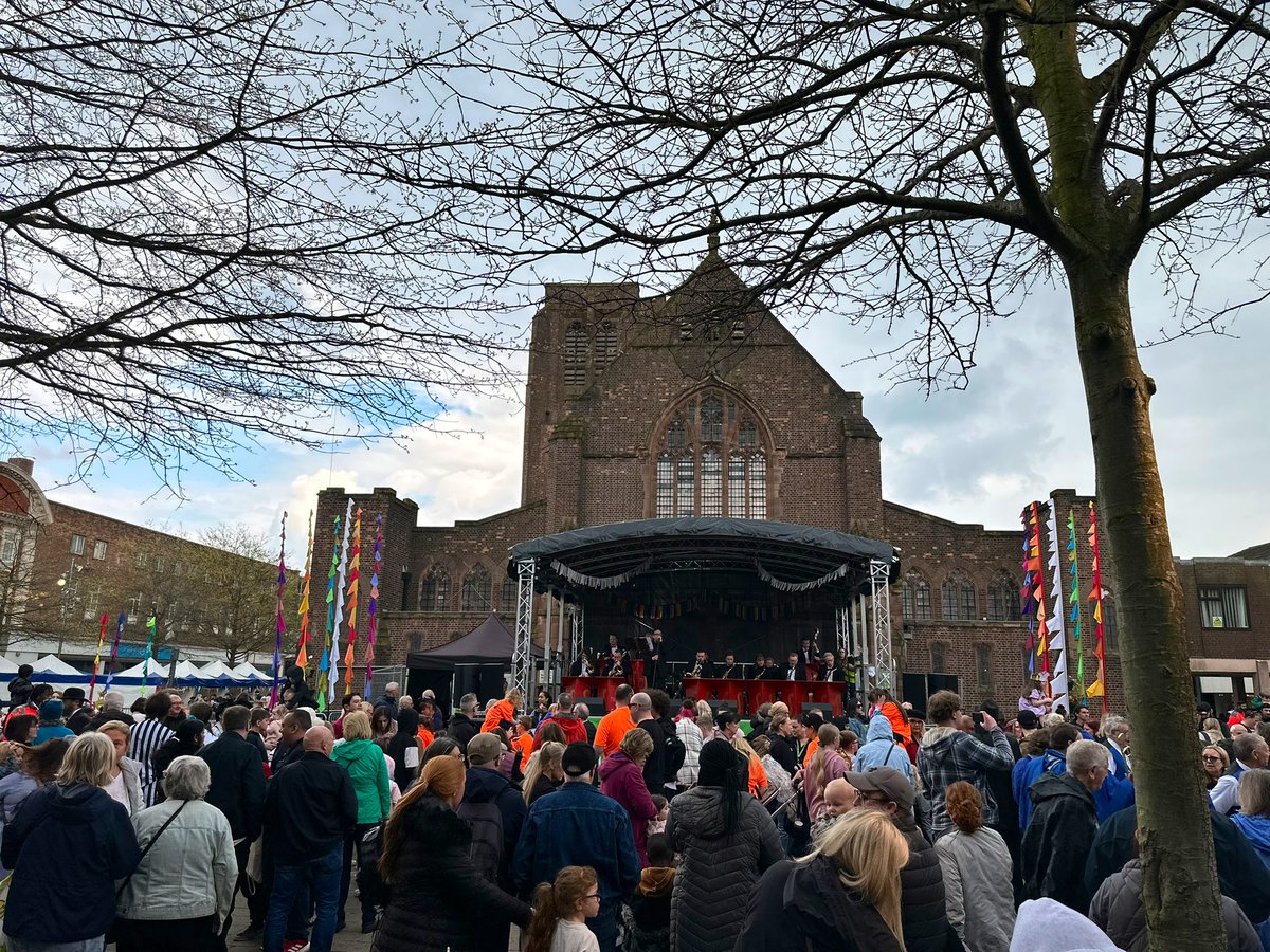 sthelenscouncil's tweet photo. We’re having a fantastic time in #StHelens town centre today for ‘One Amazing Day’. It’s great to see so many people joining in as we celebrate our year as @LpoolCityRegion’s #BoroughOfCulture. We’re here until 5pm - come say hi and join in on the fun! https://t.co/1HDRNf7Fxx