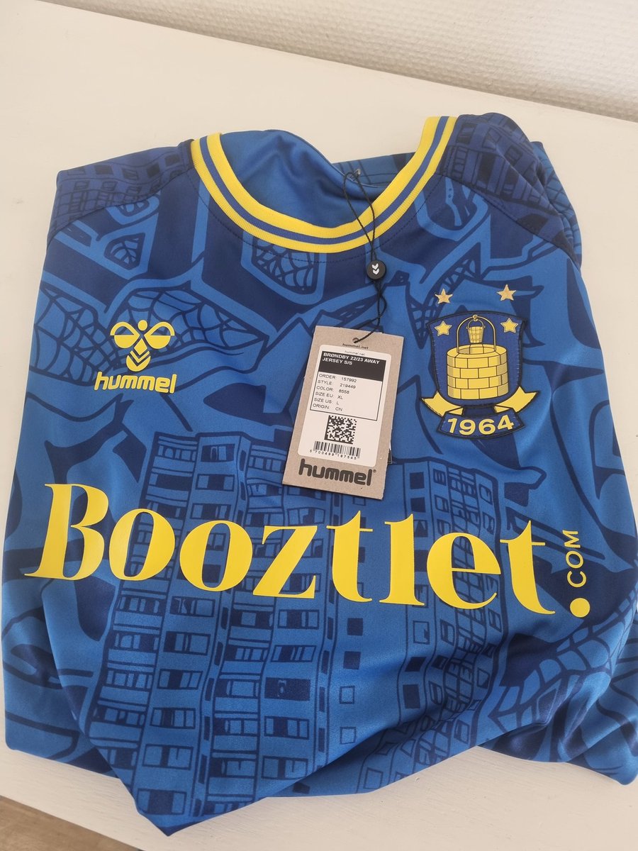 Bergading's tweet image. Nej se en lækker sag som er landet hos mig idag (Endelig-Bedre sent end aldrig) Men tak min skat @MutteV ❤️
Alt virker håbløst lige nu men min kærlighed til klubben kan ingen tage fra mig💛💙💛💙
@BrondbyIF @Ta2Hans #brøndbyif