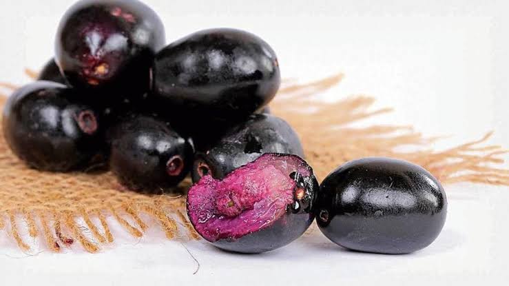 thunderstorm388's tweet photo. How do some people love this jamun fruit? https://t.co/uEpFEyQelu