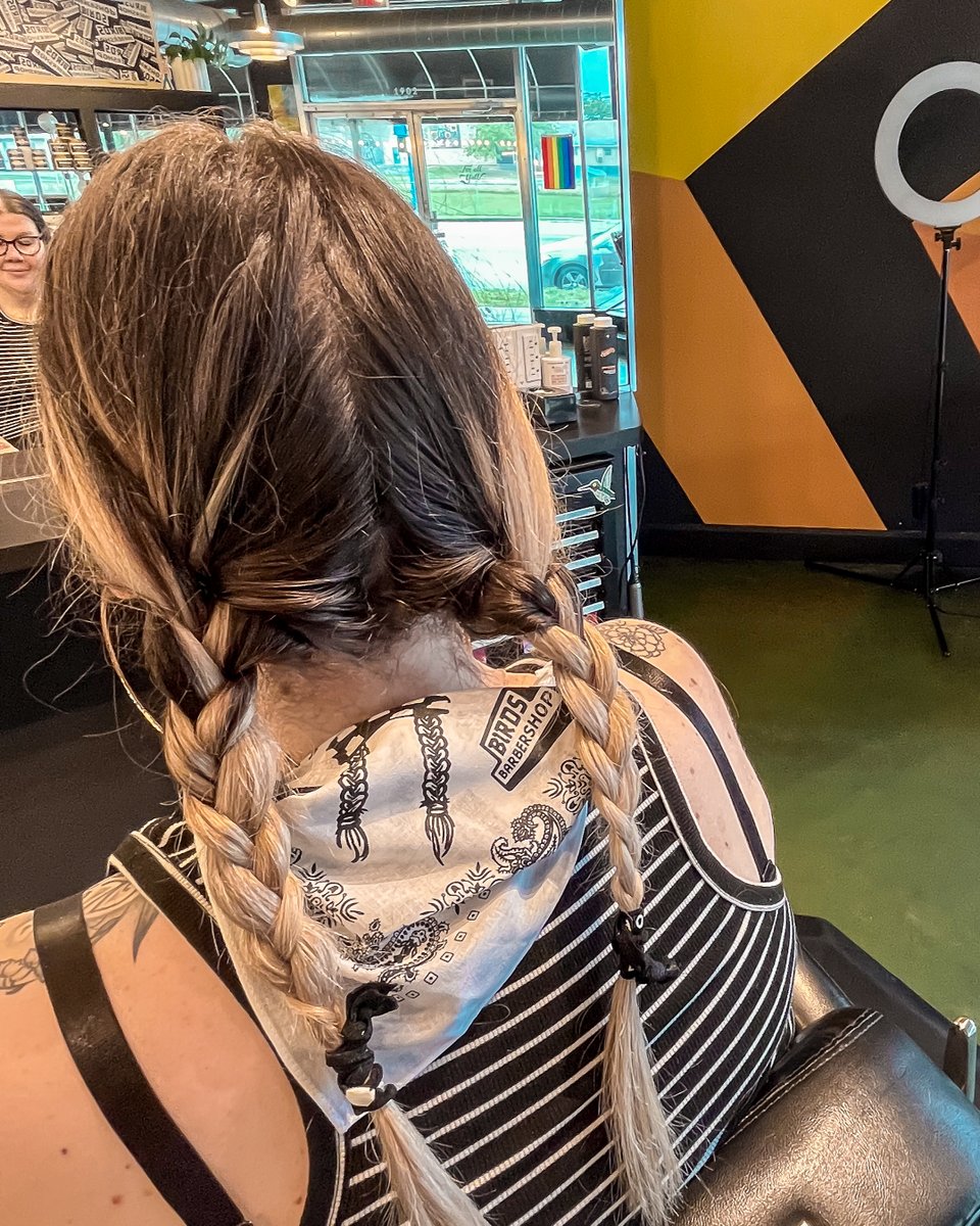 austinlocalbiz_'s tweet photo. Happy Birthday Willie! 'The patron saint of Austin' turns 90 today and @birdsbarbershop is going all out w/ weekend-long festivities! 🥳 Level up your haircut w/ free Willie braids and bandanas, and sip on drinks from Indy Brewing, Austin Eastciders and Rambler in a Willie koozie https://t.co/sGUWCRj04s