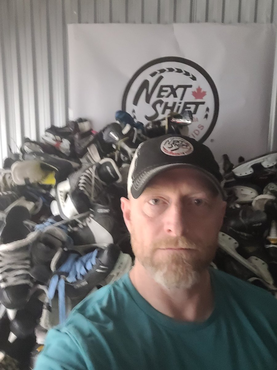 CanadaShift's tweet photo. Folks,  I am at @DymonStorage today until 1300 hrs or 1 o'clock.  If you need hockey equipment, come and see us! FREE! #equipment4kids https://t.co/t1bE3GP7EX