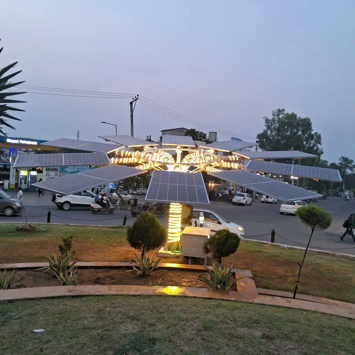 GaganRabra's tweet image. #solartree First Solar Tree of Punjab successfully installed and commissioned by our Solar Division in Patiala at Thikriwala Chowk. The tree was inaugurated on 29.04.2023

For Queries call at
9316200800, 9914266660
email: gagan_trans@yahoo.co.in