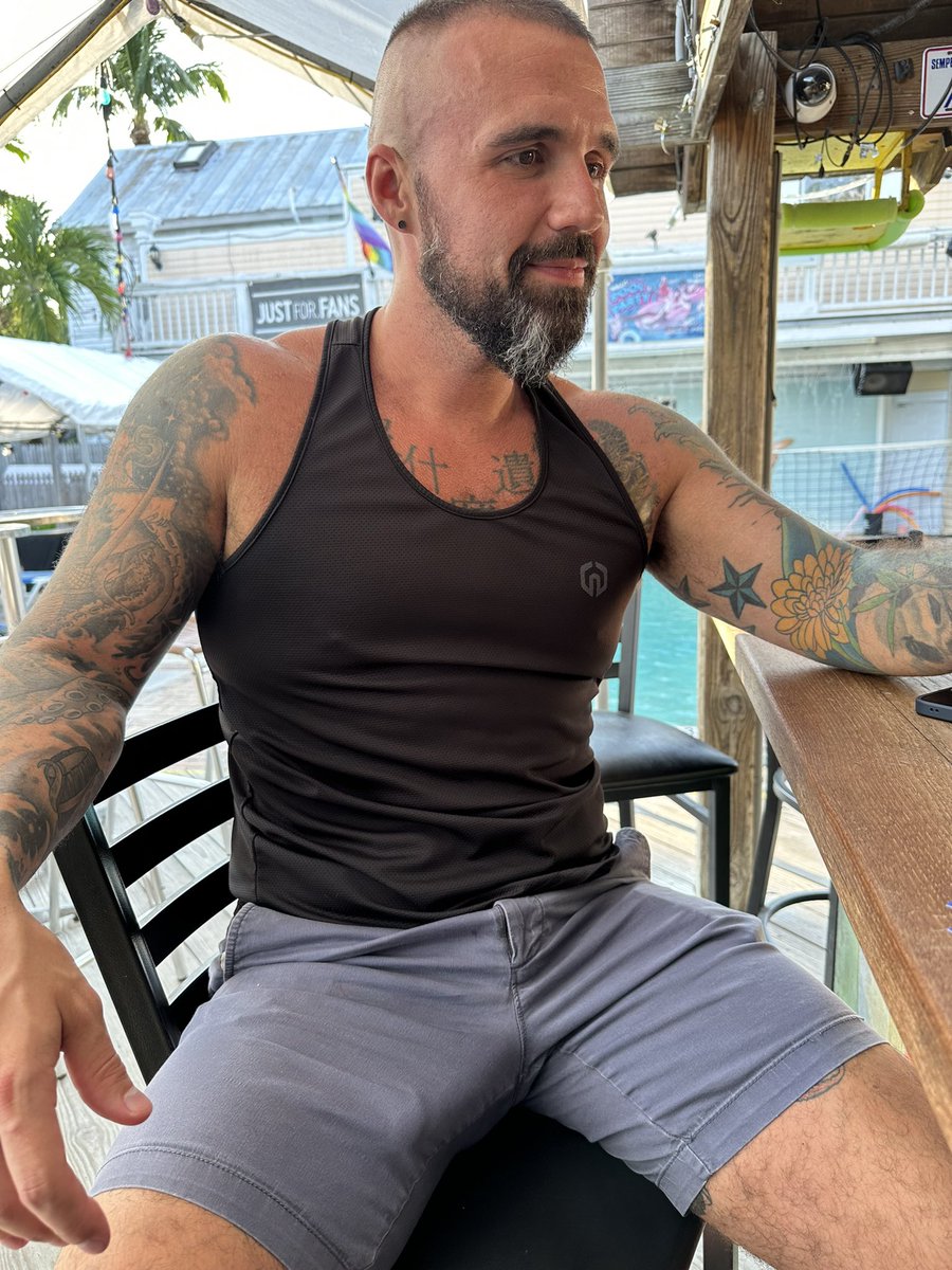 FresonRahvin's tweet photo. Someone is enjoying himself in Key West today π«£ππ€€
@wiscojw
#KeyWest #NewOrleansHouse
#NakedPoolTime https://t.co/tFRXdJfeXB