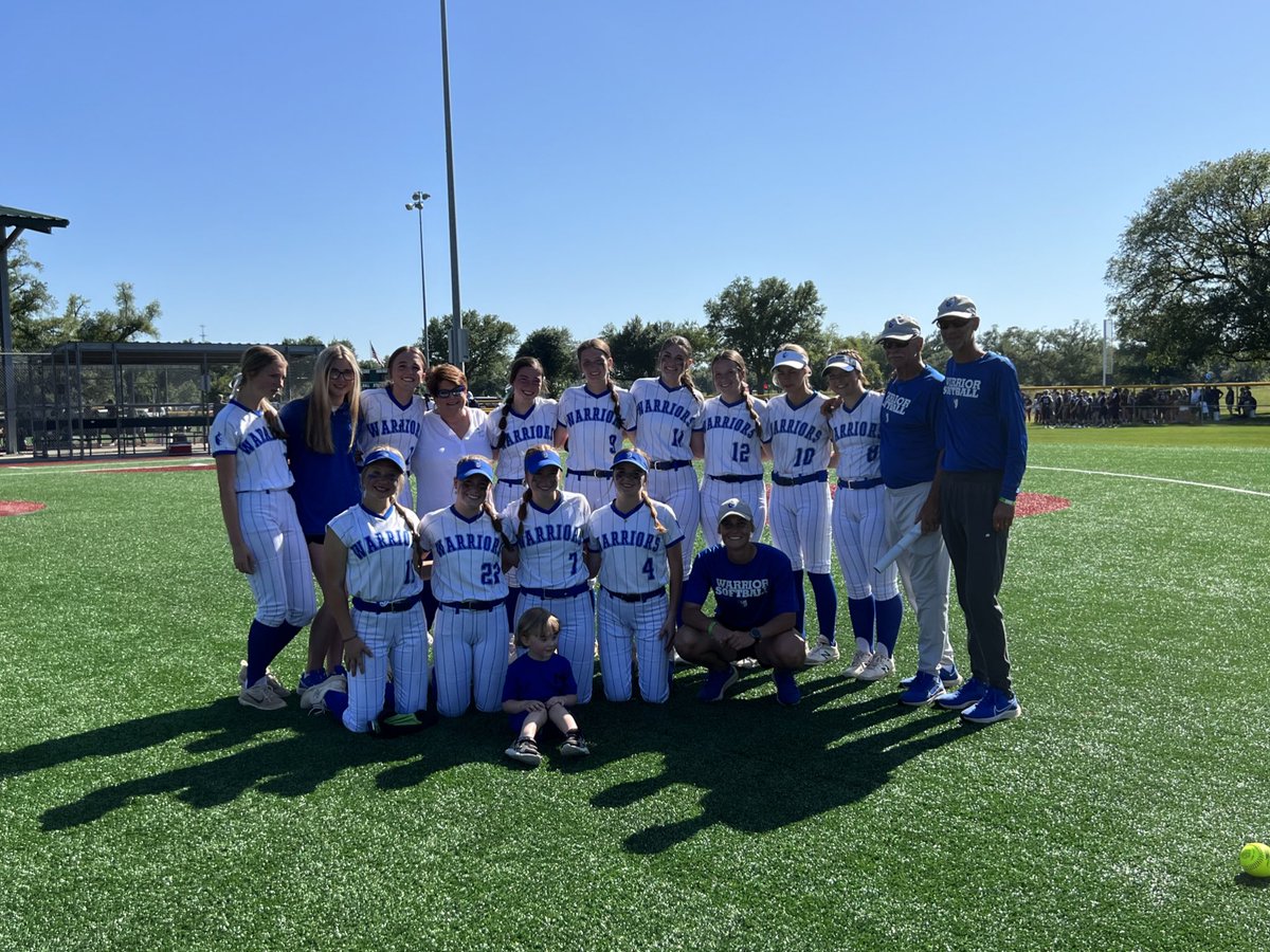 KyndallTaylor4's tweet photo. what an amazing season this was. i am so proud to have been able to call these girls my team. it is so sad that this time in my life with these 2 amazing girls has come to an end, but i wish the very best of luck to them and their futures to come. it is a new chapter 🤍 https://t.co/jeX4Mhn5AI