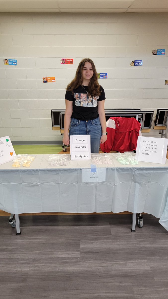 mrshill44's tweet photo. Come out to @phxms today for the Craft Fair. Lots of options to buy something fun. Brooke is selling home made bath bombs. 100% of profits will go to the Franklin County Dog Shelter. #itsworthit https://t.co/r3YgnX6aZl