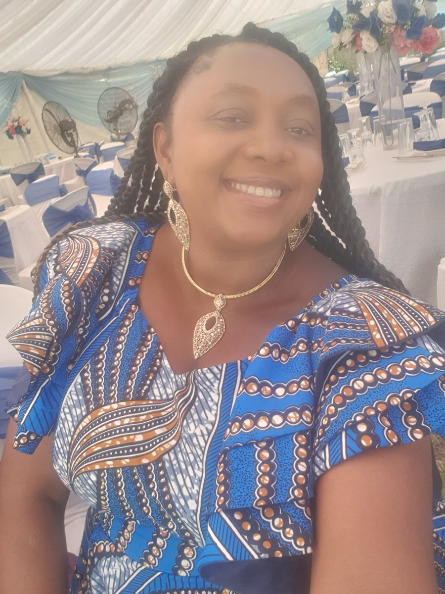 funmi4ever1's tweet photo. "Omo laso laiye :ojo tabaku,omo lo ma se dele eni o." Joyful at Apomu ,Ikire for funeral service of Mrs Emily Faesan,Mom of Mrs Yemi Ashaolu Md of Little lights school ipaja ,Lagos. Party mood with friends. #funmiforever #words
#Owambe #party #Apomu #Osun
#yoruba #life #EVENT https://t.co/i38ThWgmNT