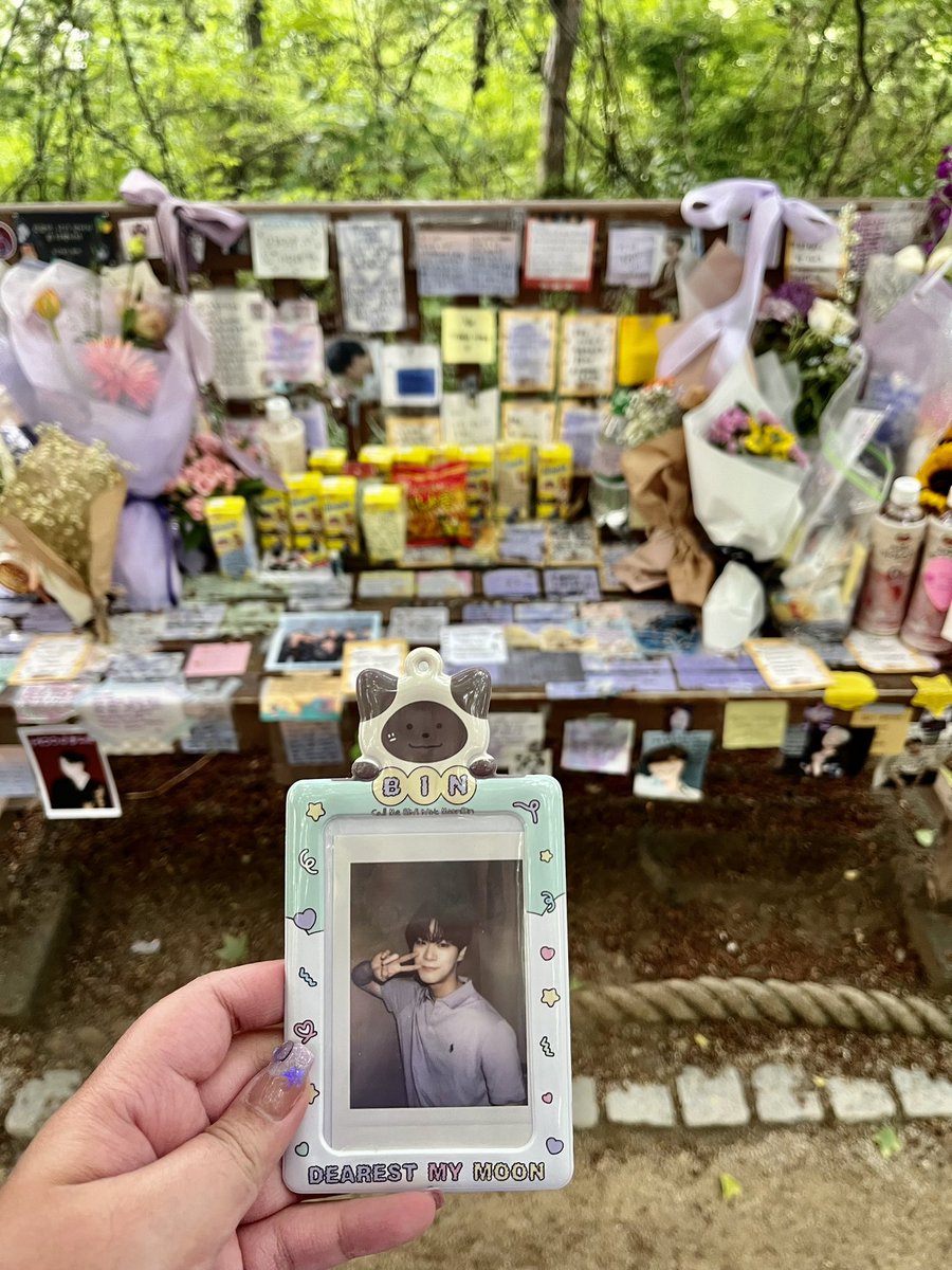 moontrishaa's tweet photo. Delivered our letters for Moonbin in Fantagio’s memorial space instead so that it will be kept much longer. I only got limited time to visit there that’s why I wasn’t able to take much pictures. I finished the notebook for 1 day only cos I also had very limited time 🥺😭 + https://t.co/JZewcJhoBa