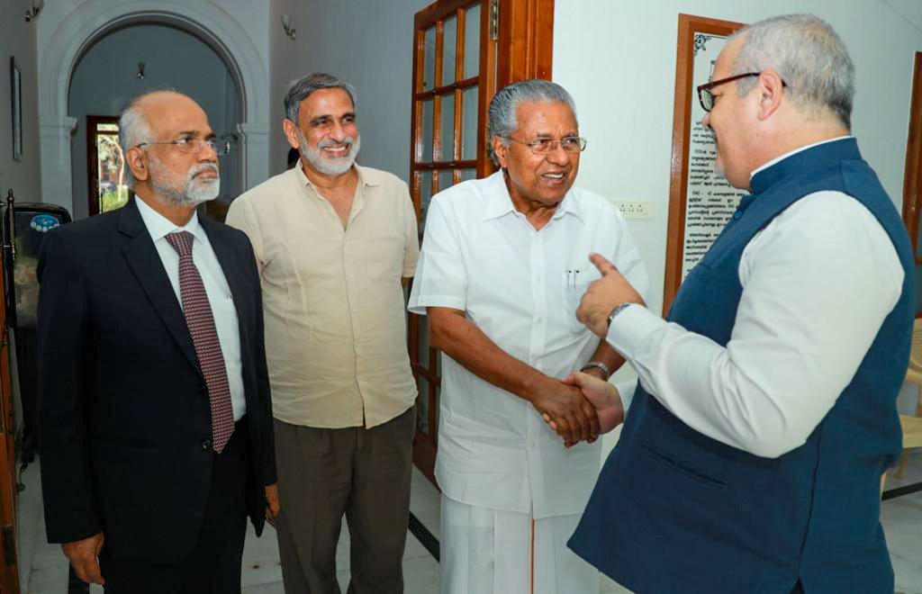 venurajamony's tweet photo. Cuban Ambassador to India called on Chief Minister Pinarayi Vijayan in Delhi today.

#cuba #kerala #keralagovernment #cubangovernment #PinarayiVijayan https://t.co/J9VNlPlF0t