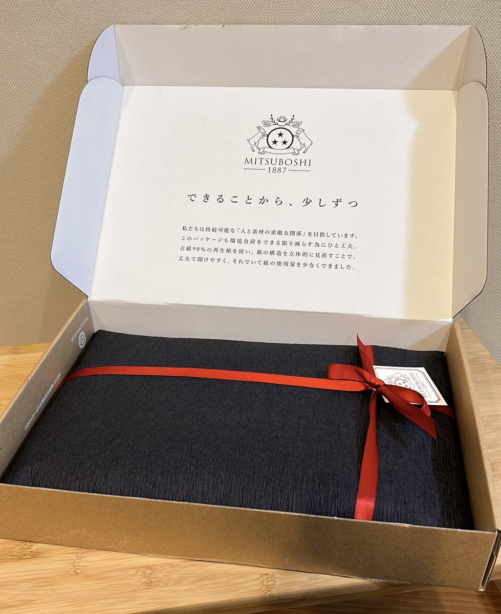 トーチャーがいい服回を読んでくださったいい服を作る会社さんから、いい服をもらっちゃいました🕺

軽いし触り心地もいいしすごい👸リアルに「いい生地って…いい生地なんだ」と思いました👕ありがとうございます
これで家の洗濯機でも洗えるのすごい

MITSUBOSHI 1887↓
https://t.co/Q63kOS8C4X 
