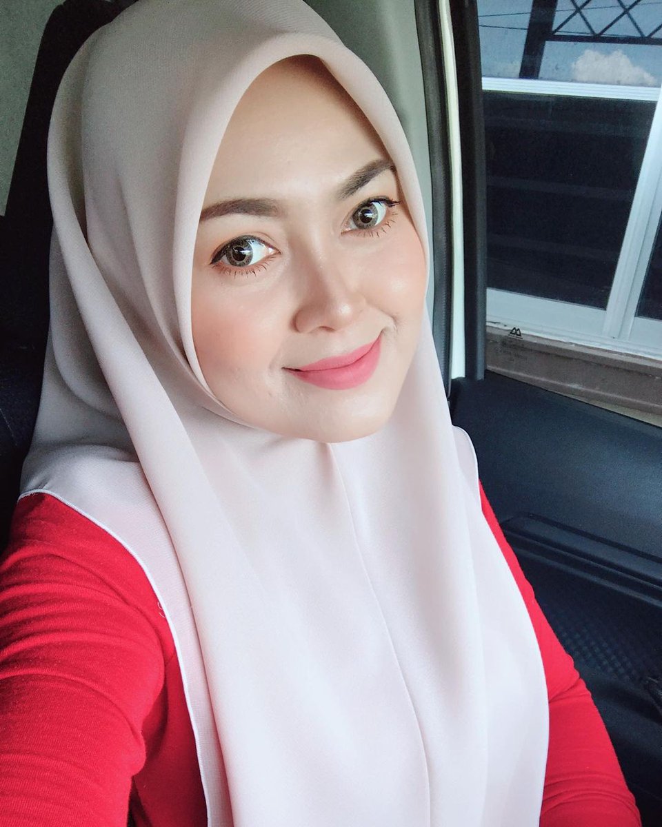 Merah mempesona