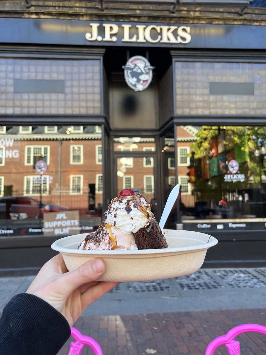 HarvardSquare's tweet image. It's officially ice cream season! Brownie sundaes, all day long. @jplicks 

#bostoneats #bostonfoodies #harvardsquare #jplicks #bostonfood