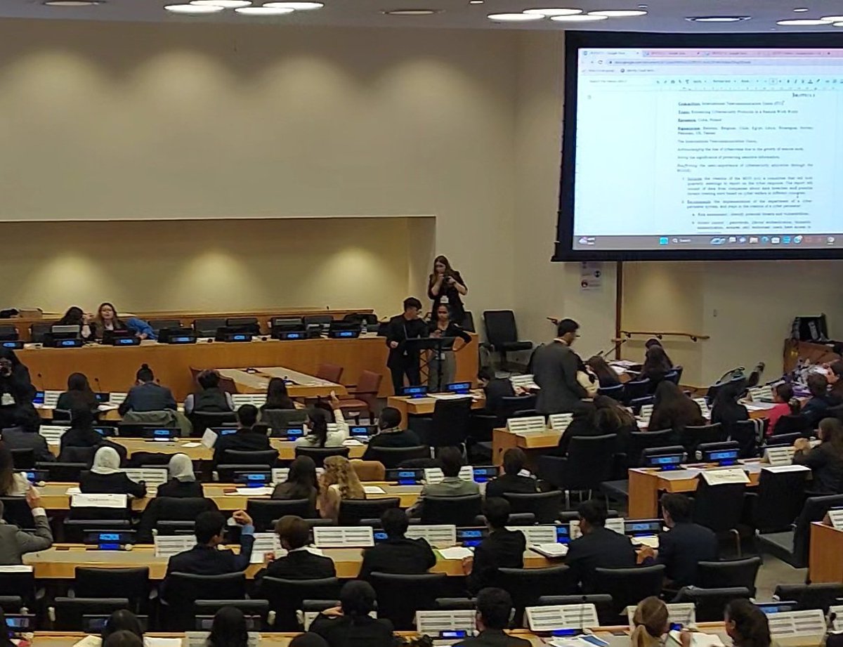 TeachChristel's tweet photo. Change o' plans! Instead of the hotel today @LMSNation &amp; @CardinalsLHS Model UN Teams meeting in the world famous rooms of the UN today for Day 3 Conference finale!  What an experience! https://t.co/EexsedK6tv