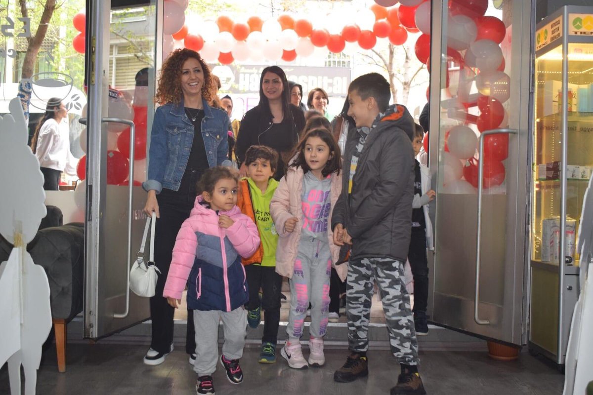 23 Nisan Ulusal Egemenlik ve Çocuk Bayramı Şenliği kapsamında çocuklarımız bir araya geldiler. Şenlik kapsamında çocuklar palyaço gösterileri, 23 Nisan temalı boyama atölyeleri, oyunlar ve nefes terapisiyle keyifli dakikalar geçirdi.
Emeği geçen herkese teşekkür ederiz.