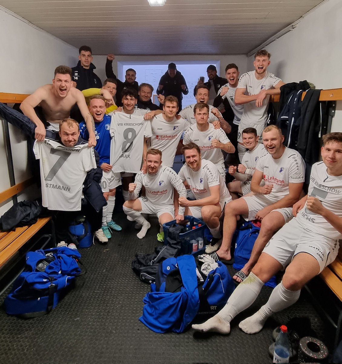 1921Vfb's tweet photo. 🔥 6:1 🅐🅤🅢🅦Ä🅡🅣🅢🅢🅘🅔🅖
//
#svzvfb https://t.co/IMtiJanTg9