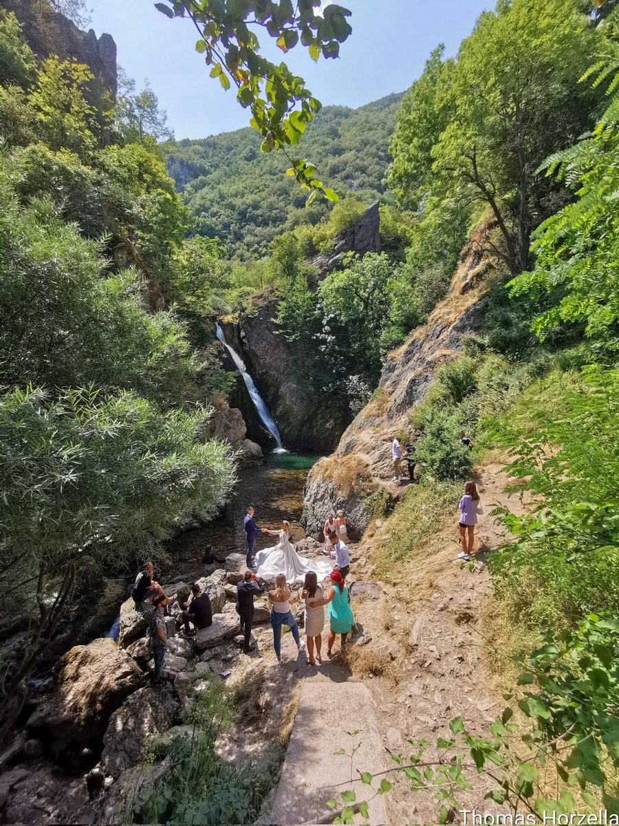 Thomas_Horzella's tweet photo. Am Wasserfall des Weißer Drin in Radavc, nördlich von Pejë in Kosova. Der Wasserfall ist ein beliebtes Motiv für Hochzeitsfotos.
#Waterfall #Wasserfall #Ujevara #Whitedrin #WeißerDrin #Kosova #Radavc #Instakosova #photography #moments https://t.co/XY6PEY3Uks
