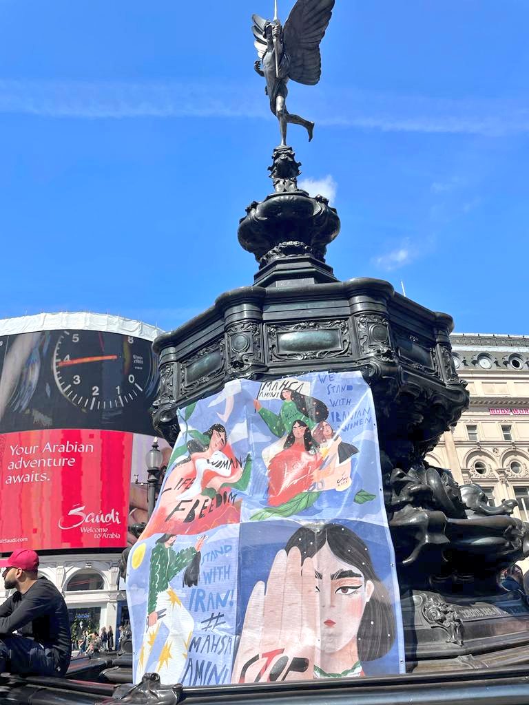 FiLiA_charity's tweet photo. We are about to start our #solidarity #Dance4Freedom at #PiccadillyCircus - please join us if you can! #Hair4Freedom #MahsaAmini #WomanLifeFreedom #ZanZendegiAzadi #JinJiyanAzadi #IranianRevolution #Iran #WomensRevolution @One_Law_for_All @FreyaVanadiss @MaryamNamazie https://t.co/h1zRmkxYYH