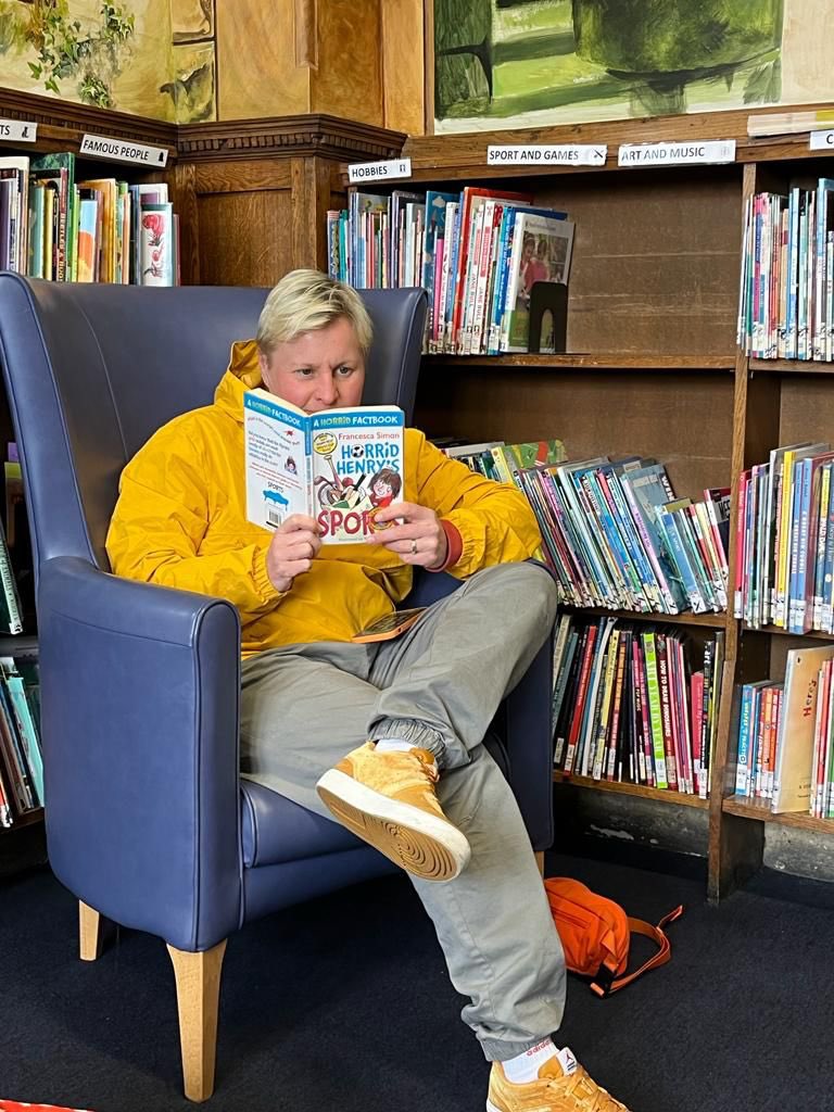 QBridgeLibrary's tweet photo. Mrs Cross-Fellows is swotting up over the bank holiday weekend 😂 #qbreads #horridhenry @QB_PEDept https://t.co/xnyPi26Oms