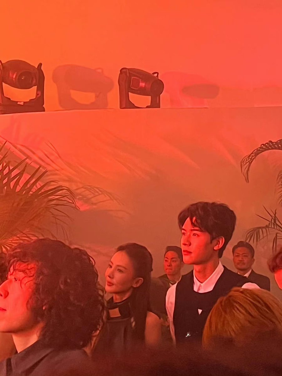 MM150866's tweet photo. GONG JUN X LOUIS VUITTON❤️
#GongJunLVPreFall23
#공준 #LVPREFALL2
#Gongjun https://t.co/cRubq98xXa