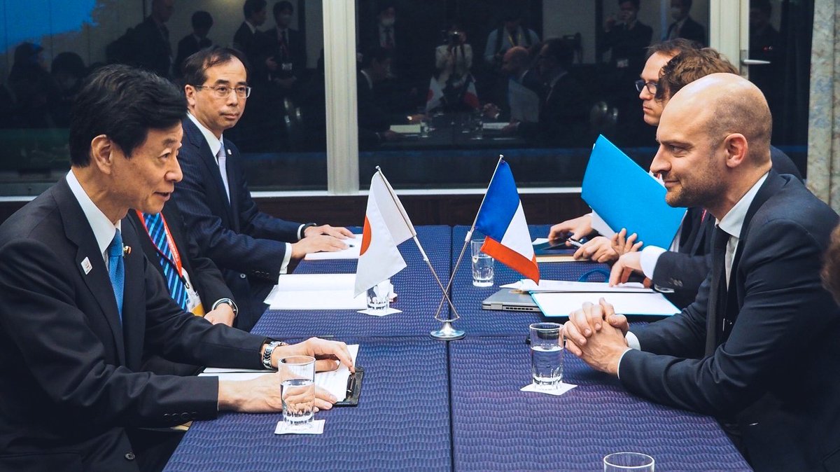 jnbarrot's tweet photo. Au G7 numérique au Japon pour défendre les priorités de la France :
☑️ protection de l'enfance en ligne
☑️ régulation de l'intelligence artificielle
☑️ numérique éco-responsable
Résultats des négociations demain ! https://t.co/iFHYuYM7Vw