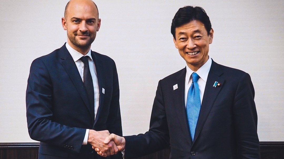 jnbarrot's tweet photo. Au G7 numérique au Japon pour défendre les priorités de la France :
☑️ protection de l'enfance en ligne
☑️ régulation de l'intelligence artificielle
☑️ numérique éco-responsable
Résultats des négociations demain ! https://t.co/iFHYuYM7Vw