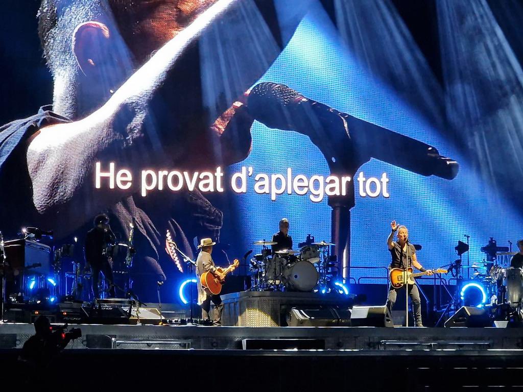 Primer concert a Europa de Bruce <a href="/springsteen/">Bruce Springsteen</a>:
✅Senyera.
✅Llums 4 barres.
✅”Hola Barcelona, hola #Catalunya”
✅Primera cançó #NoSurrender 
✅Letter to you.- subtitulada al català.
✅”Us estimo”
Ha quedat clar? O encara no?
#Independència
