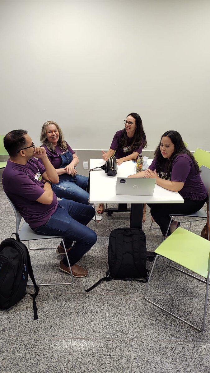 Desafio 4 concluído e jurados reunidos para avaliação e sinalização da equipe vencedora. #hackercidadao10 #Tecnologia #inovacao