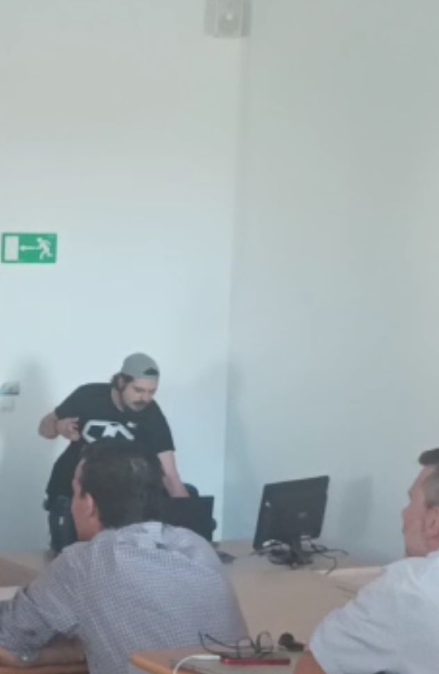 Ildefonso_duran's tweet photo. Muy contento con mi ponencia en la universidad de Jerez de frontera. 
Fue un autentico placer @JornadasIes #hackers #ciberseguridad https://t.co/v57SFyDmSO