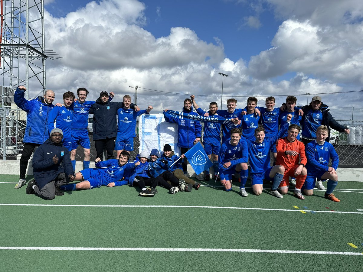 Full tid! Vi vinner 6-2 borte mot Kopervik 🔵⚪️

3 poeng feires med FGI Ultras, som idag stilte med hjemmesnekret banner 🏆💪