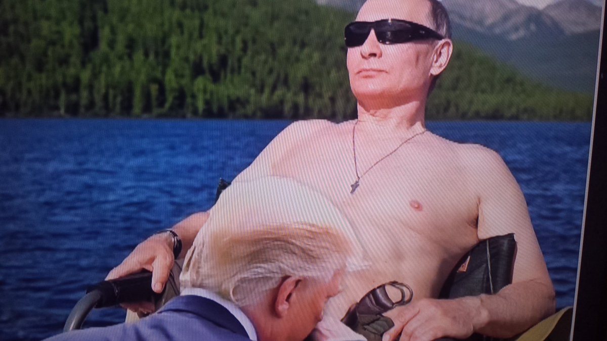 naked_view's tweet photo. @LangmanVince @Liz_Cheney Yeah 40 points, you should learn how to keep Putin happy https://t.co/I9HIX6JFJ8