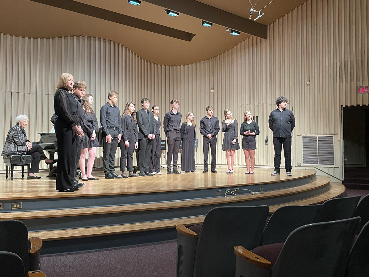 MrsHickmann's tweet photo. BC Vocal jazz at state solo &amp; ensemble! Proud of this group for their hard work 👏🏻👏🏻 @elmbrookmusic @BCHS_SDE @ElmbrookSchools https://t.co/hFHHyprFj5