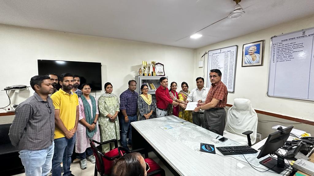 11 सूत्री मांगों को लेकर सामूहिक अवकाश का ज्ञापन देते हुए राजस्व मंडल अजमेर के आईटी कार्मिक
24.04.2023
#IADemands3600GP