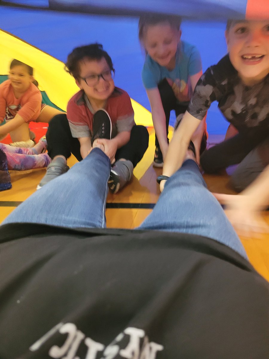 AlyssaFelts93's tweet photo. Parachute day in P.E. is the best not only for the kids but the adults too! I had so much fun reliving memories and making new memories with students yesterday. I had never played Sharks with the parachute, but the kids made sure Mrs. Alyssa was included in their fun! #weare409 https://t.co/gjYrcYdgH3