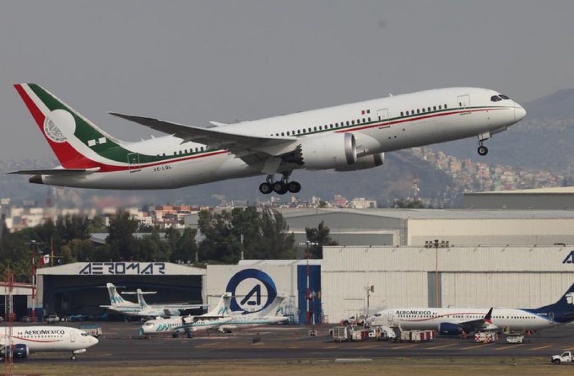 CACHORRO63's tweet photo. Adiós a un avión que nos hacía ver dignos ante el mundo, que hacía que México no pareciera un país bananero de cuarto mundo, adiós al México competitivo, adiós al México confiable, todo gracias a un resentido social que representa a millones de resentidos sociales https://t.co/90r9FAWskw