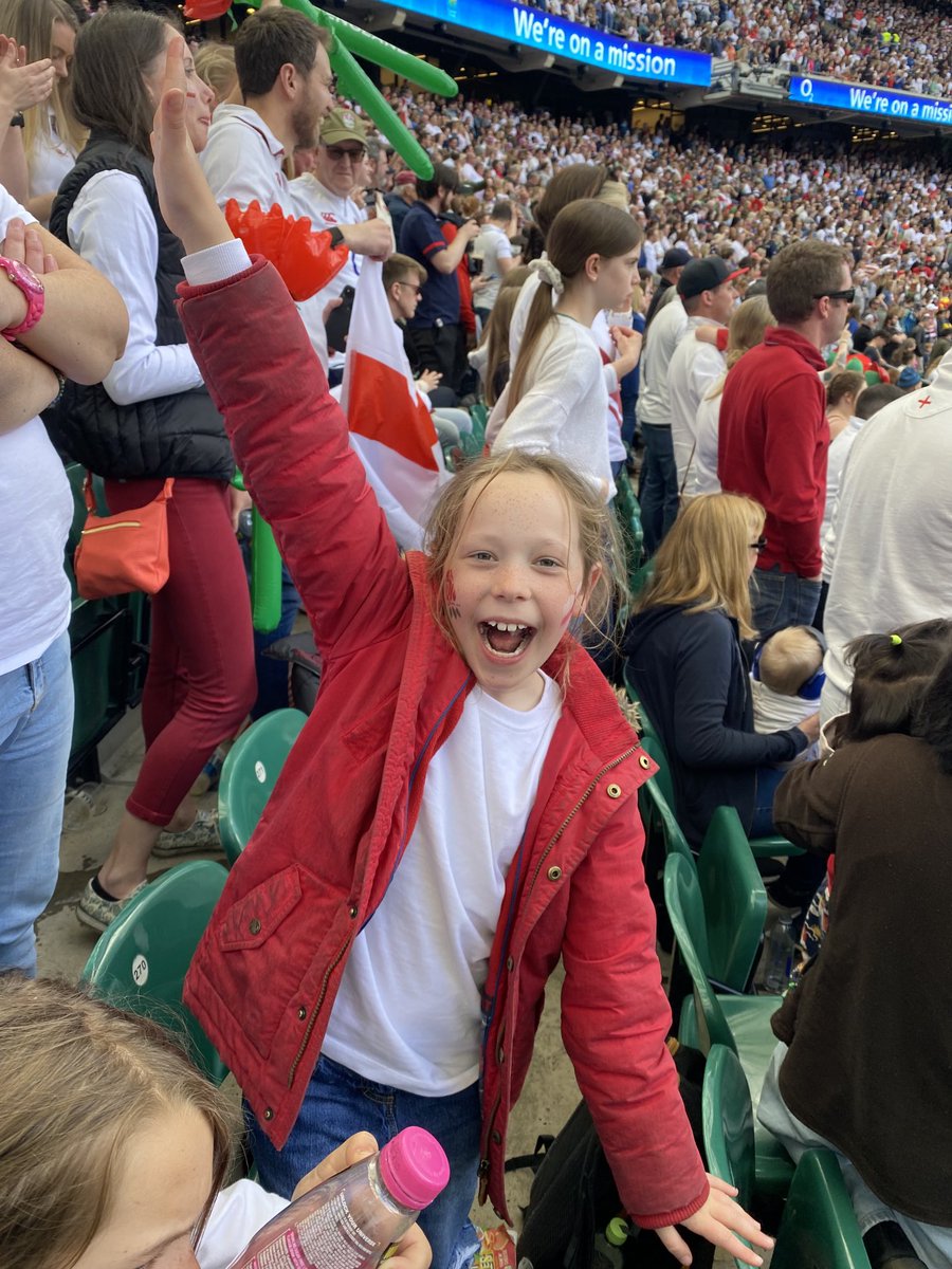 ETitchener's tweet photo. Record breaking crowd here at Twickenham for Women’s Rugby - England VS France. What an inspiration for my little girl! https://t.co/zk34shOzIr