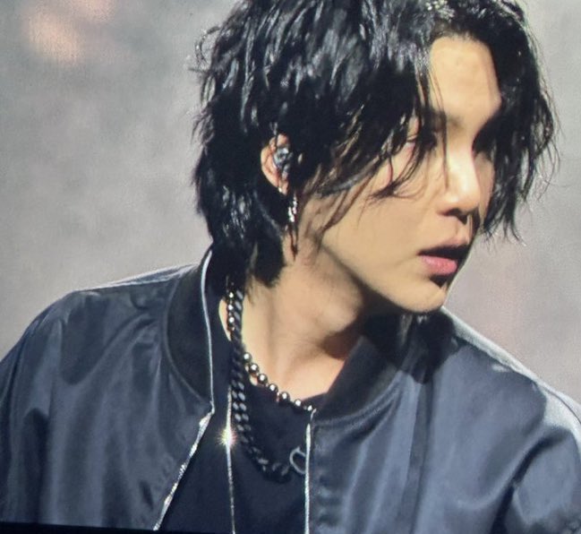comfortyoons's tweet photo. photos from the agust d concert that made me obsessed; a thread. https://t.co/mg1dxsF0cD