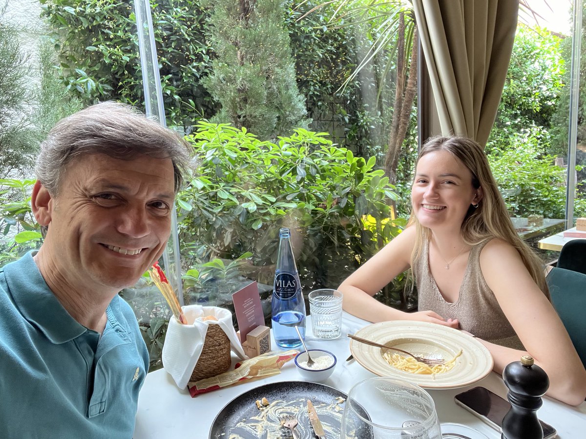 ManuelPicon9's tweet photo. ⁦⁦@almupimu⁩ Cómo pasa el tiempo… hace 6 años te traje a Madrid para labrarte tu futuro, y hoy, con los deberes hechos, te traigo de vuelta, felicidades !! 🔜👩‍🎓👩‍⚕️ https://t.co/jst4neYBrr