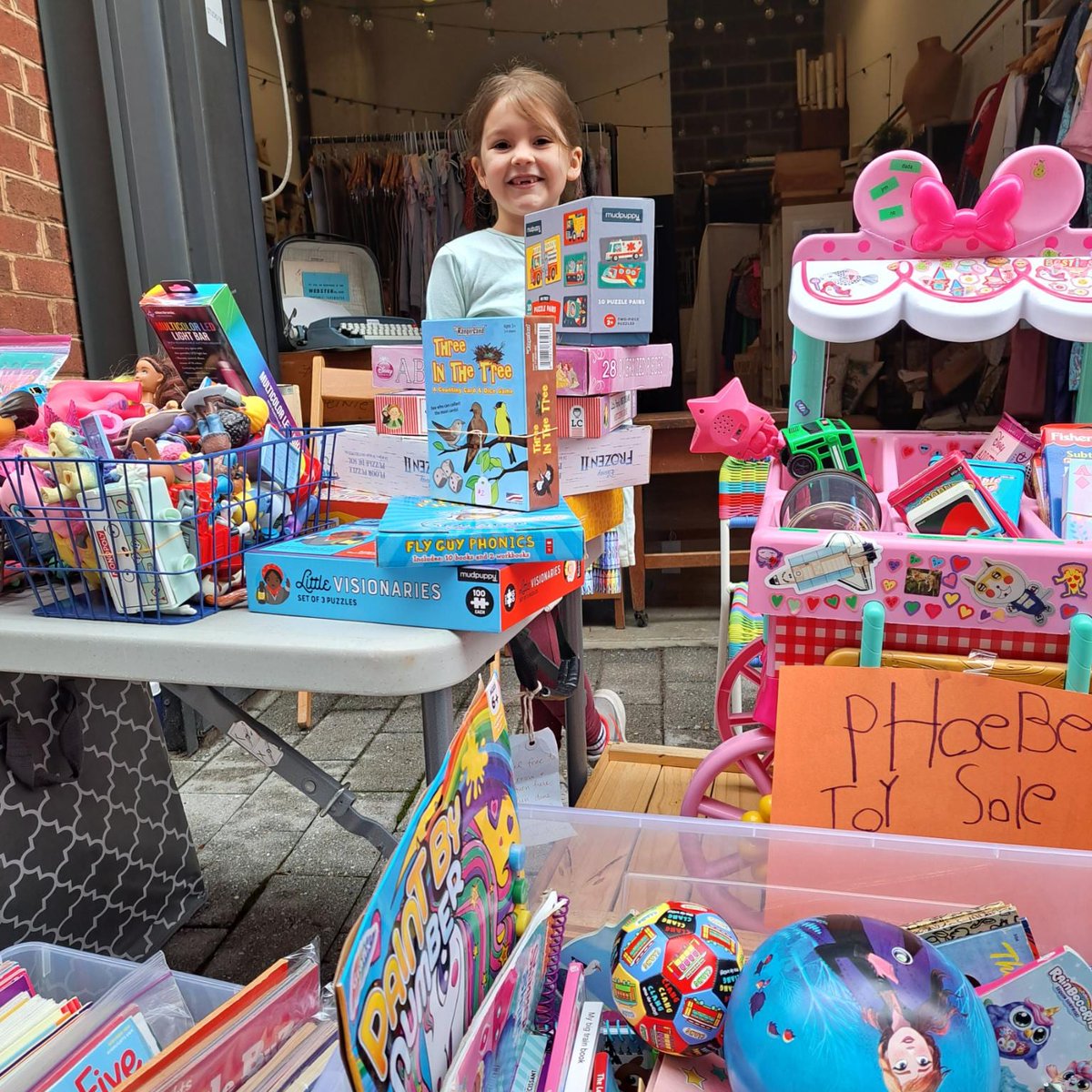 ShopAnalog's tweet image. Phoebe's Toy Sale is in full swing! Most things are $1, and everything is less than $5. Come visit until 1pm! 
#kidsale #childrensbooksforsale #kidpreneur #secondhandfirst