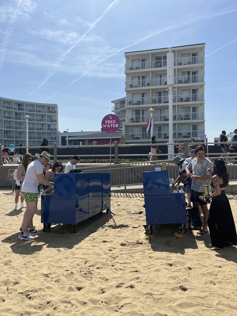 LivingLocalWAVY's tweet photo. Stay safe with the sun out. There’s shaded areas and water stations around the festival. @WAVY_News https://t.co/n98BSP3GBe