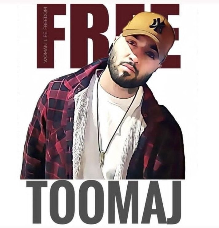 It's been 6months since #ToomajSalehi , beloved &amp; courageous artist, was abducted &amp; tortured with no medical attention, despite the urgent need for treatment.

He's still in solitary confinement.
We demand the end of the imprisonment &amp; call for his immediate release.

#FreeToomaj