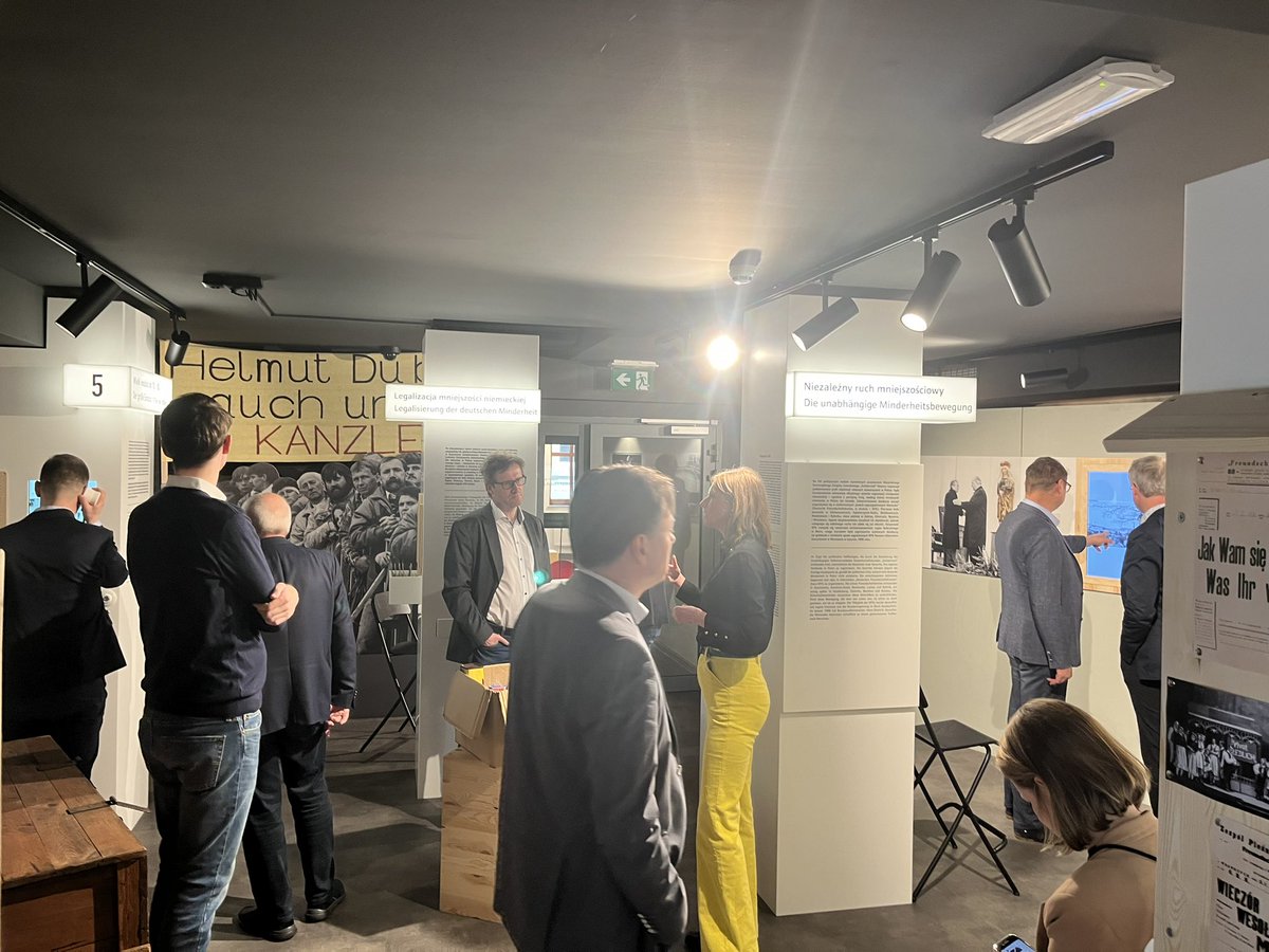 rafal_bartek's tweet photo. Eksperci polsko -niemieckiej grupy Kopernika w dniach 27-29.04 obradowali w Opolu w Centrum Dok. Wyst. Niemców w Polsce! #deutscheminderheit #NaukaJezykaToNiePolityka #mniejszoscniemiecka #sprachlos https://t.co/MUrPk3pOER