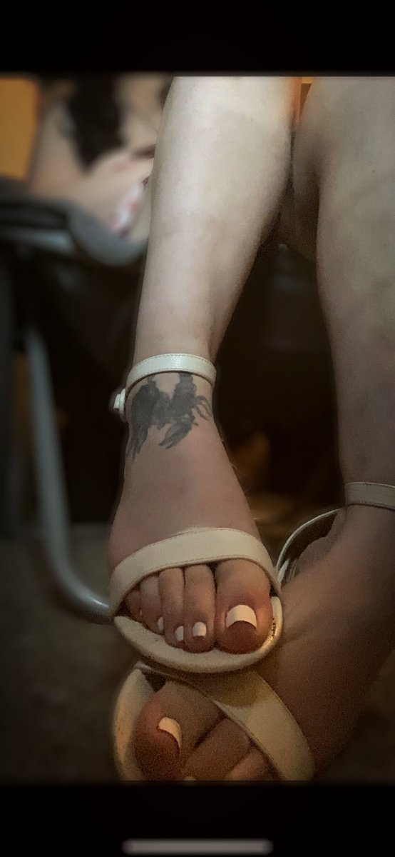 SpicyAltGirl's tweet photo. Who’s paying for my next pedicure? 🥰 cashapp $RoseR1996 #feetcontent #feetinheels #pedicure #sugardaddywanted #spoilme #cashappme https://t.co/bsqFJnLpwL