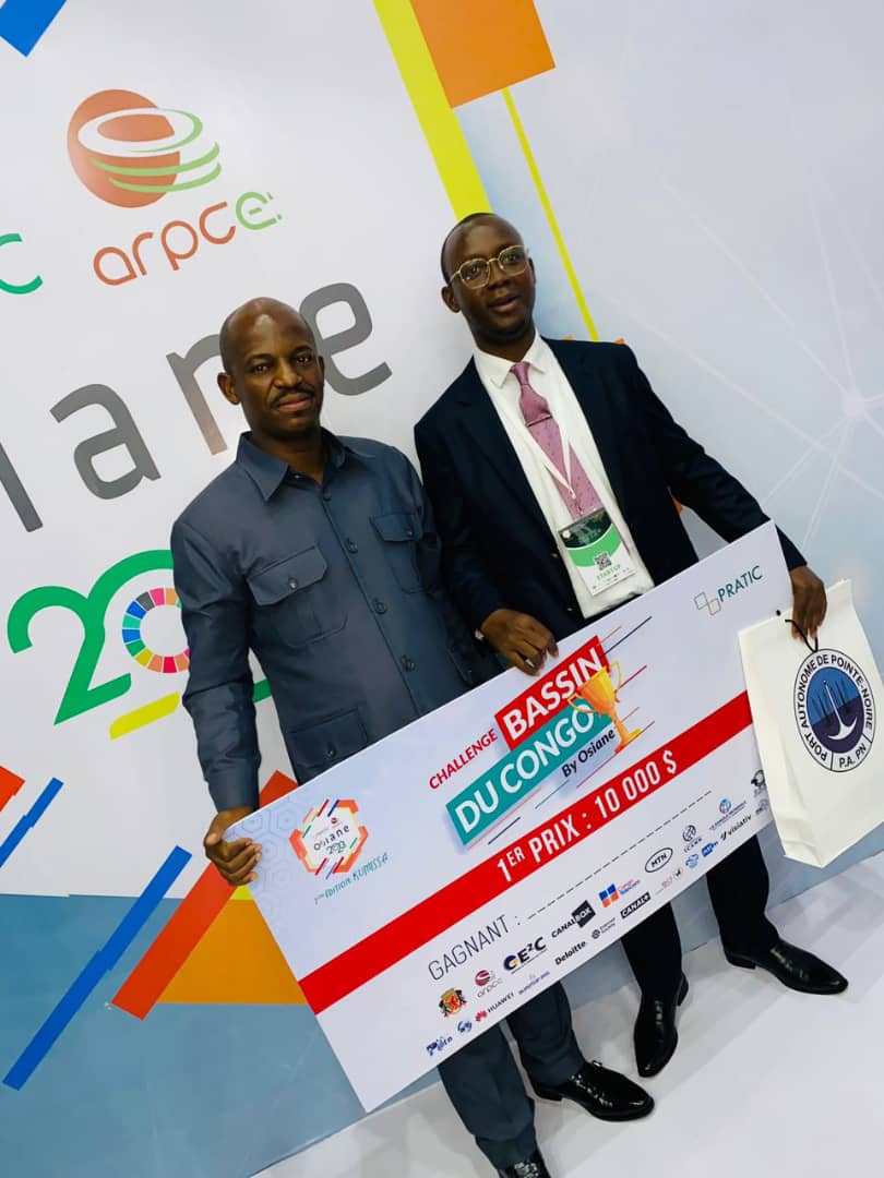 PNUDRepduCongo's tweet photo. Le @PNUDRepduCongo à travers son Laboratoire d'Accélération ( AccLab) à pris part à la clôture du salon international OSIANE ce vendredi 28 avril 2023.
Le 1er prix de 10.000 USD du challenge des start-up a été décernés à Luvick OTOKA du Congo, à travers la startup keba na gaz. https://t.co/E10fBtbdKS