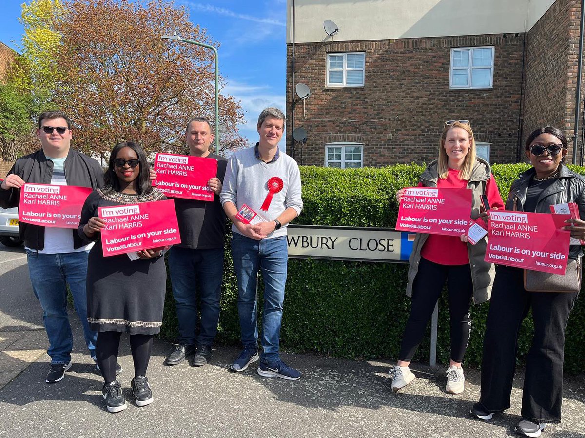 E_TLabour's tweet photo. There are no local elections in London this year but there are in Dartford 

That’s why our very own @E_TLabour members have been out to support the labour candidates there in their fight to turn dartford council red 🌹💪 https://t.co/b6yEkVv0rZ