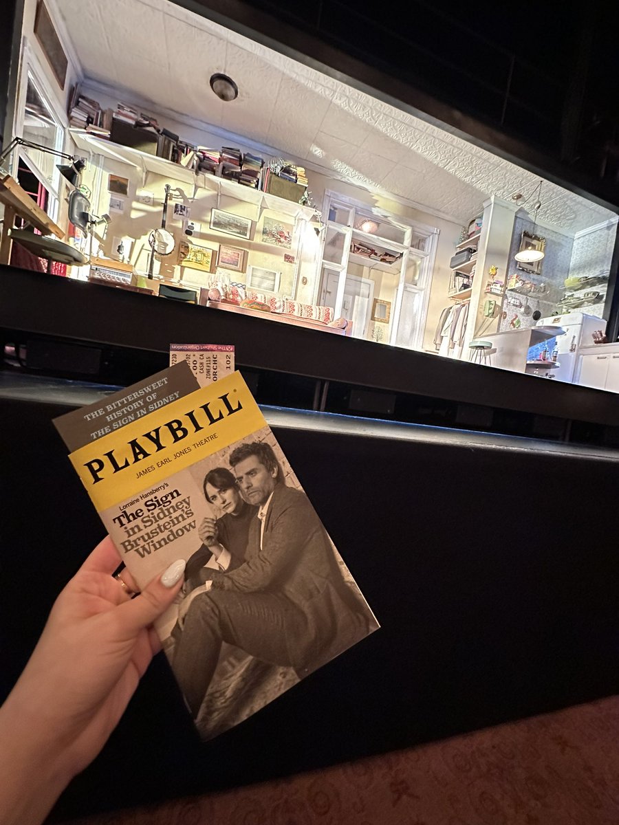 GoldenWinter_28's tweet photo. Front row last night for #TheSignonbway #LorraineHansberry and what a joy! Was very moved and plan to see it once more! #oscarisaac and #rachelbrosnahan are just heartbreaking 🥹 truly a revival not to be missed! #jeremyoharris https://t.co/v03YUZXKXh DON’T MISS IT!! #Broadway https://t.co/QHM0Gi2NDD