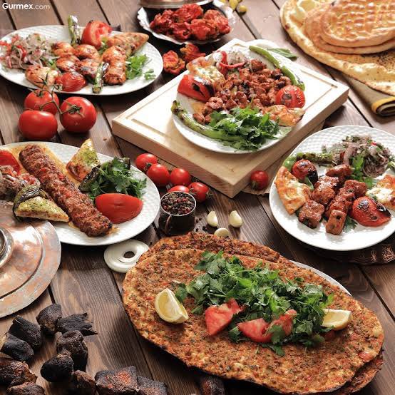 kızlar ikiye ayrılır