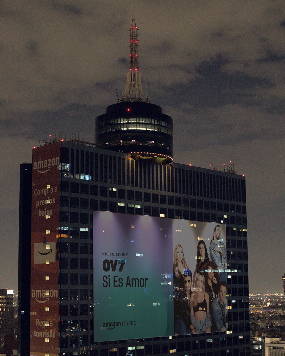 seitrack's tweet photo. Así se vio el WTC con el estreno de #SiEsAmor de @ov7oficial. 💥

¡Nos vemos esta noche en el @AuditorioMx para cantar con ellos! https://t.co/KuFz5aioTs