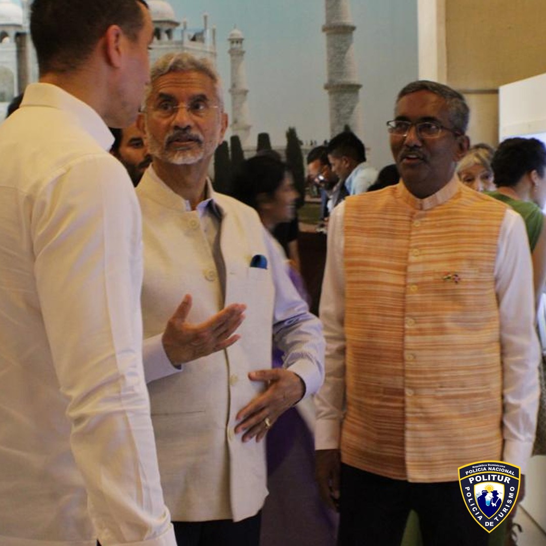 PoliturRD's tweet photo. Queda inaugurado Pabellón Permanente dedicado a la India, en las instalaciones del Faro a Colón.
En un acto presidido por el excelentísimo Dr. S. Jaishankar, Ministro de Relaciones Exteriores de la República de la India.
#PoliturRD
#RepúblicaIndia
#farocolon https://t.co/Gnp6kDLuqi